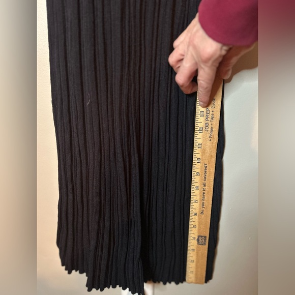 Long fitted knit dress - Picture 10 of 13